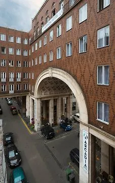 Arcadia Hotell 4*